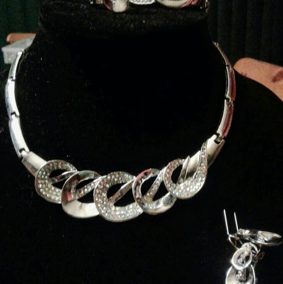 Necklace Set - Picture 2 of 2